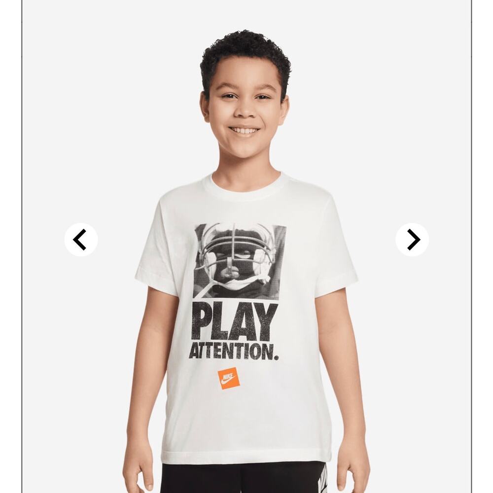 Nike Play Attention Graphic TShirt Kids Size Large 100 Cotton NEW Casual Sporty